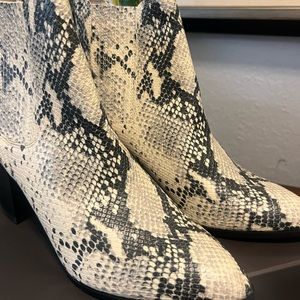 Brand NEW SHORT ANIMAL PRINT MATERIAL BOOTS